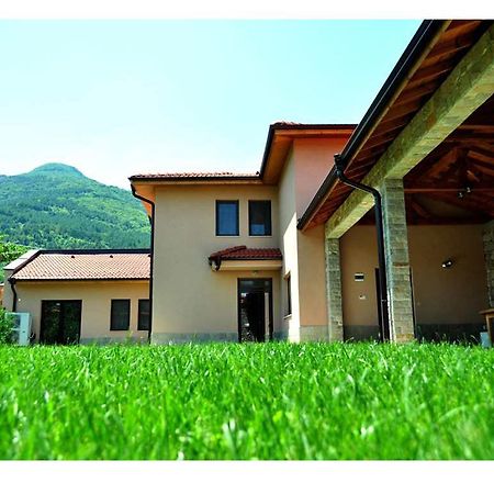 Yustina Villas Guest House Esterno foto