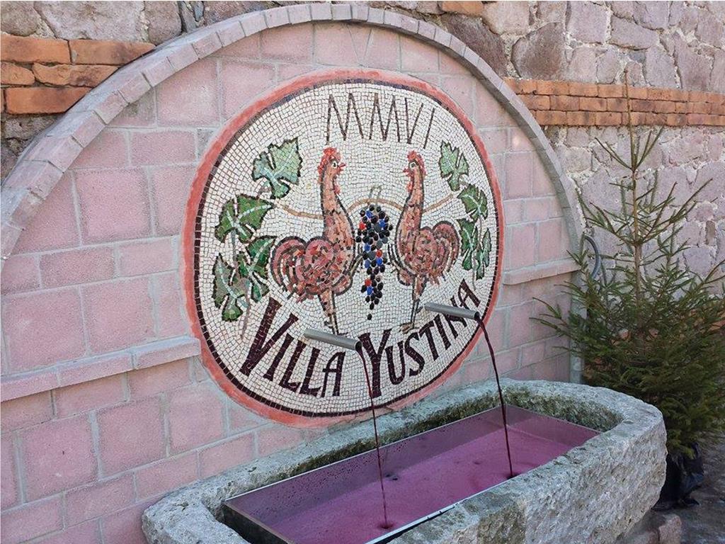 Yustina Villas Guest House Esterno foto